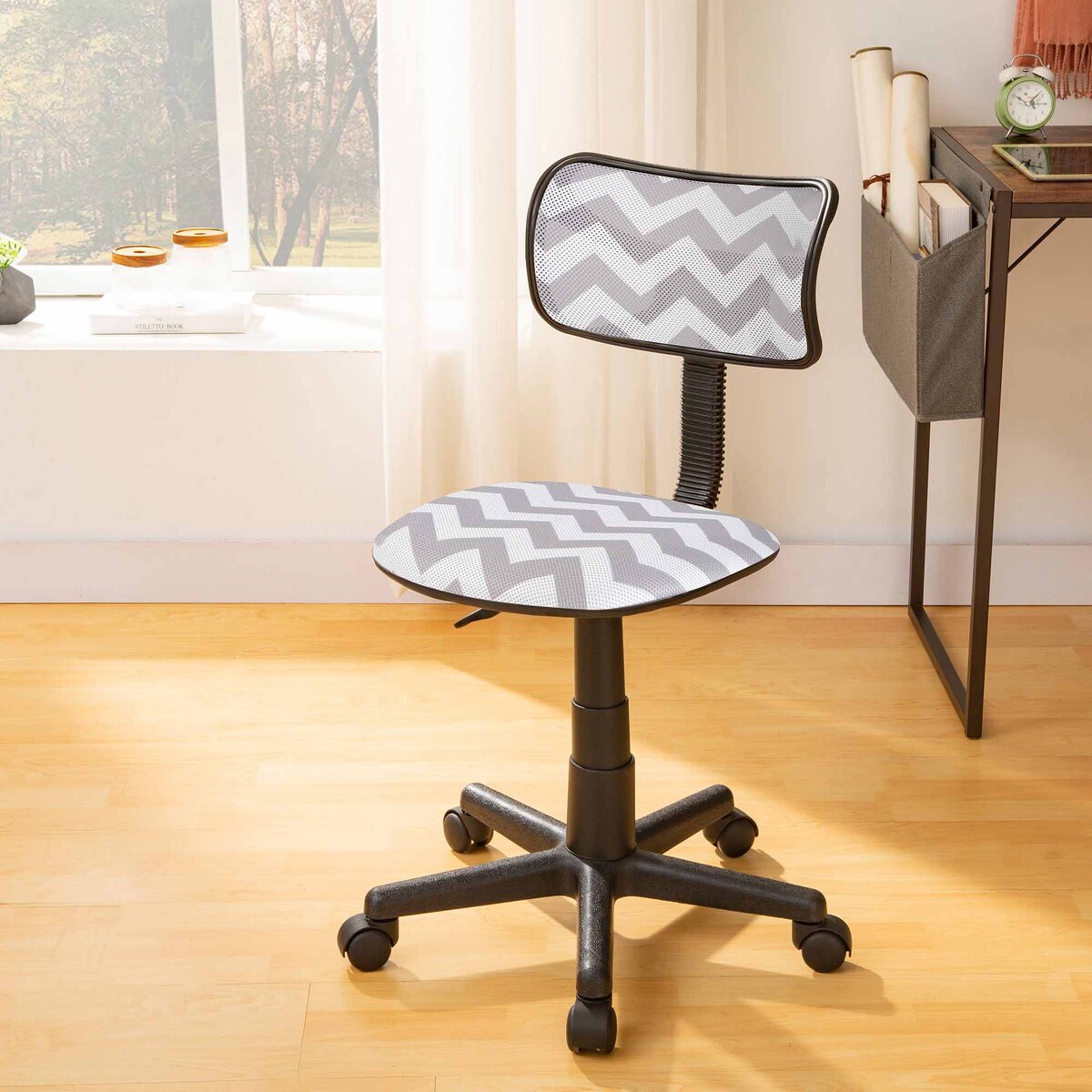 Maple Leaf Adjustable Kids Chair, Office, Computer Chair for Students With Swivel Wheels Grey chevron WK656376