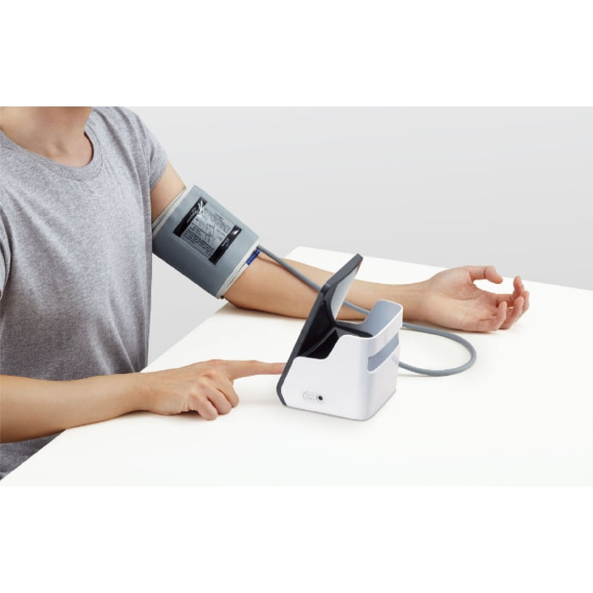 سيتيزن جهاز قياس ضغط الدم الرقمي لأعلى الذراع ، أبيض ، CH-456