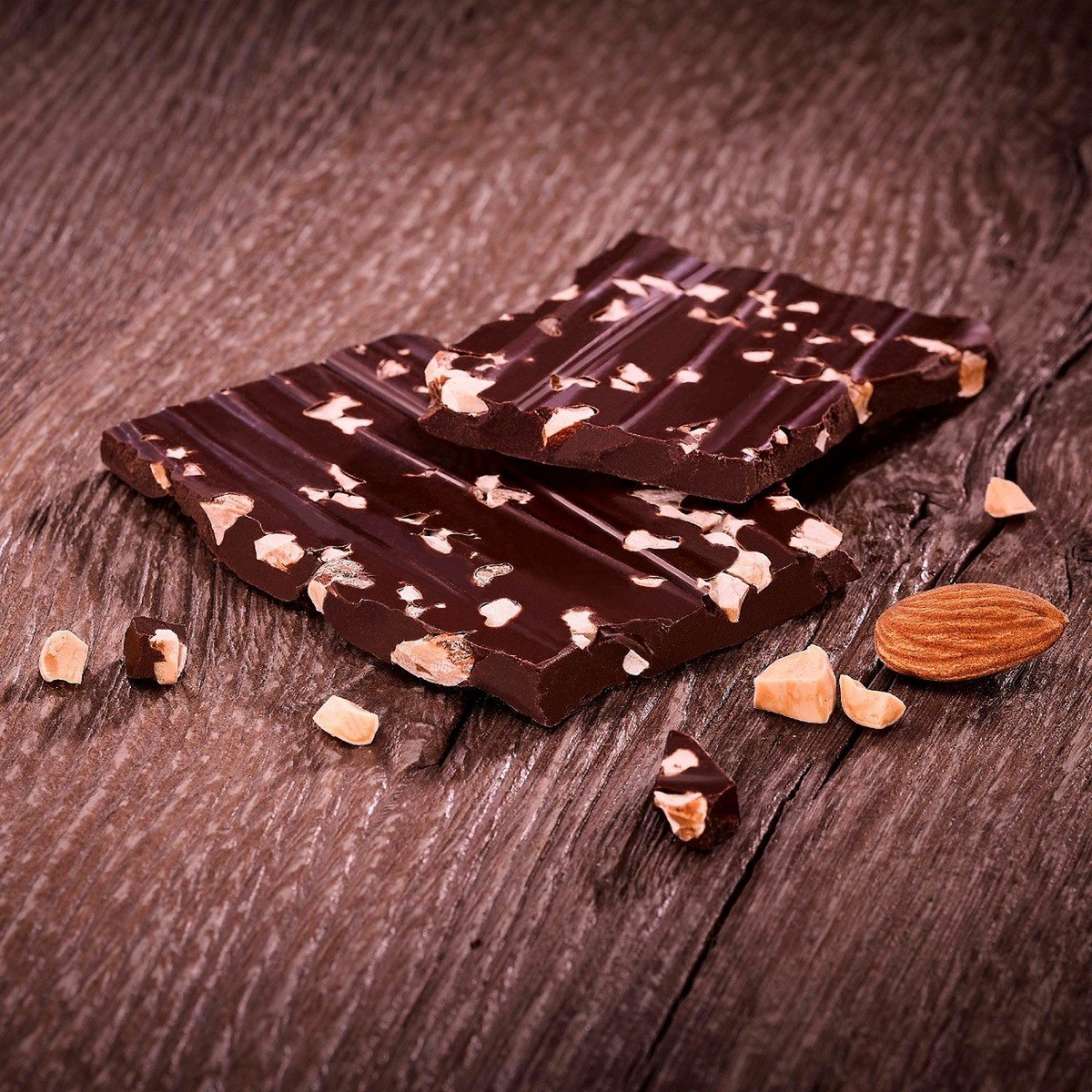 Nestle L'Atelier Dark Chocolate With Roasted Almonds 115g