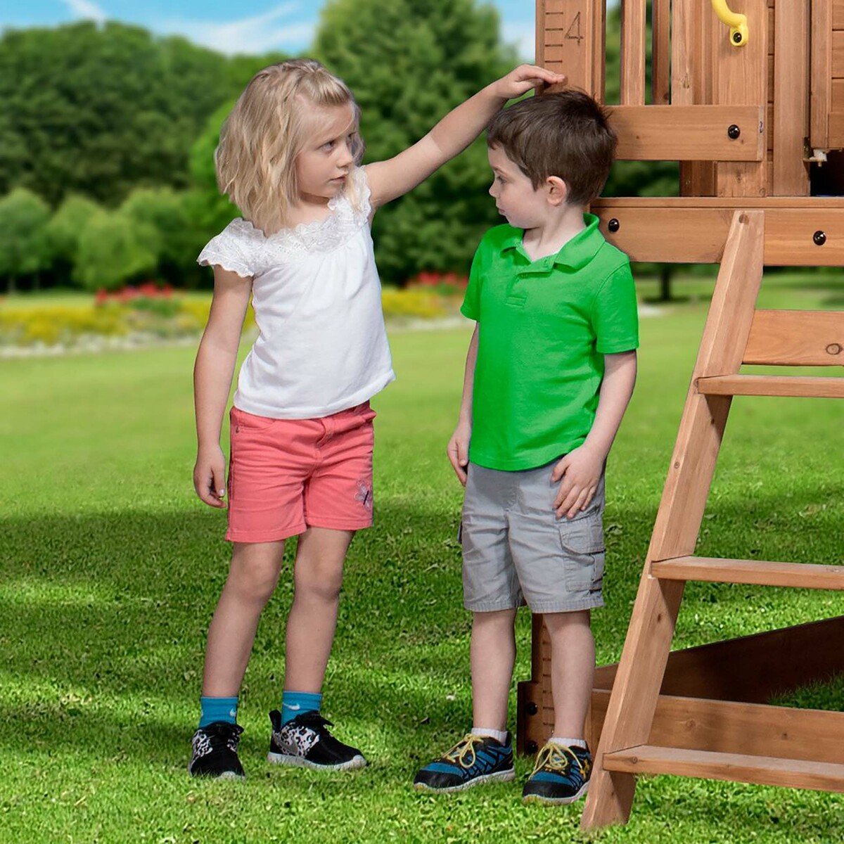 Backyard Discovery Scenic Heights Wooden Play House 1605336