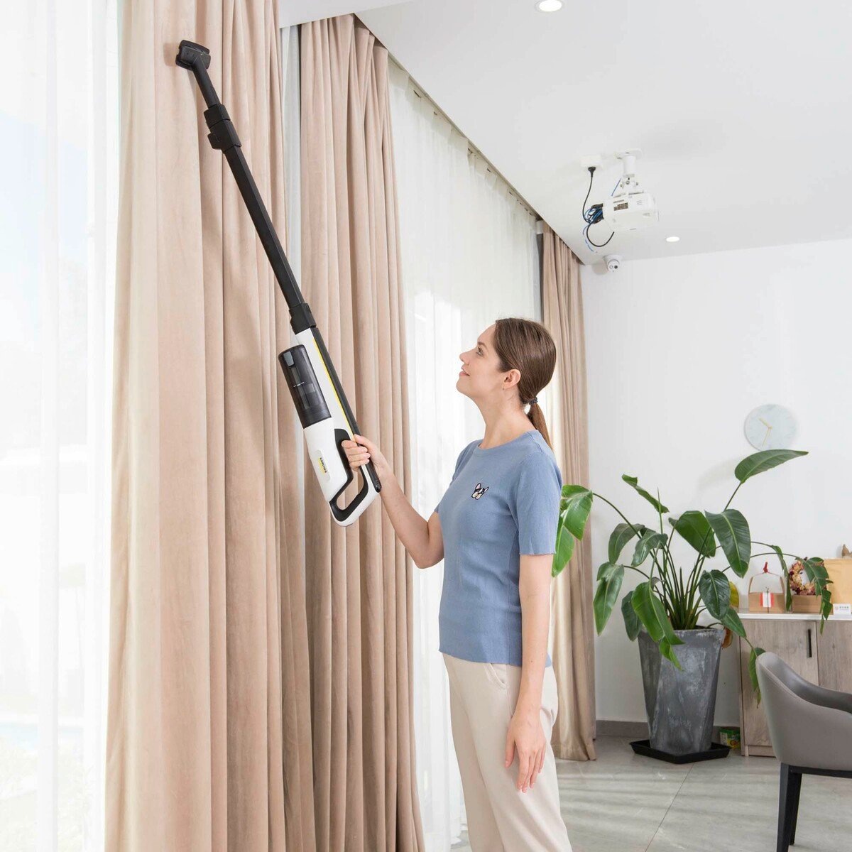 Karcher Handheld Vacuum Cleaner VC 4s Cordless (White)*SEA,Cordless flexibility, versatile in use and with a run time of up to one hour: Our VC 4s Cordless 2-in-1 vacuum cleaner in white boasts excellent cleaning performance throughout the home.