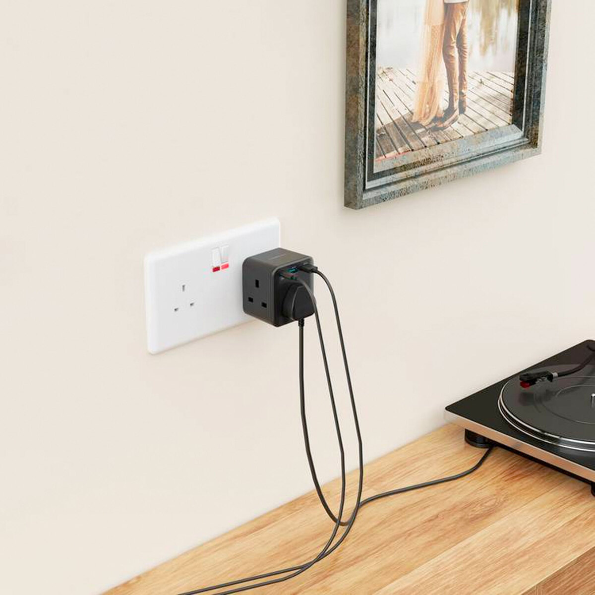 Powerology 3-Outlet Wall Socket With Fast Charging USB, Black