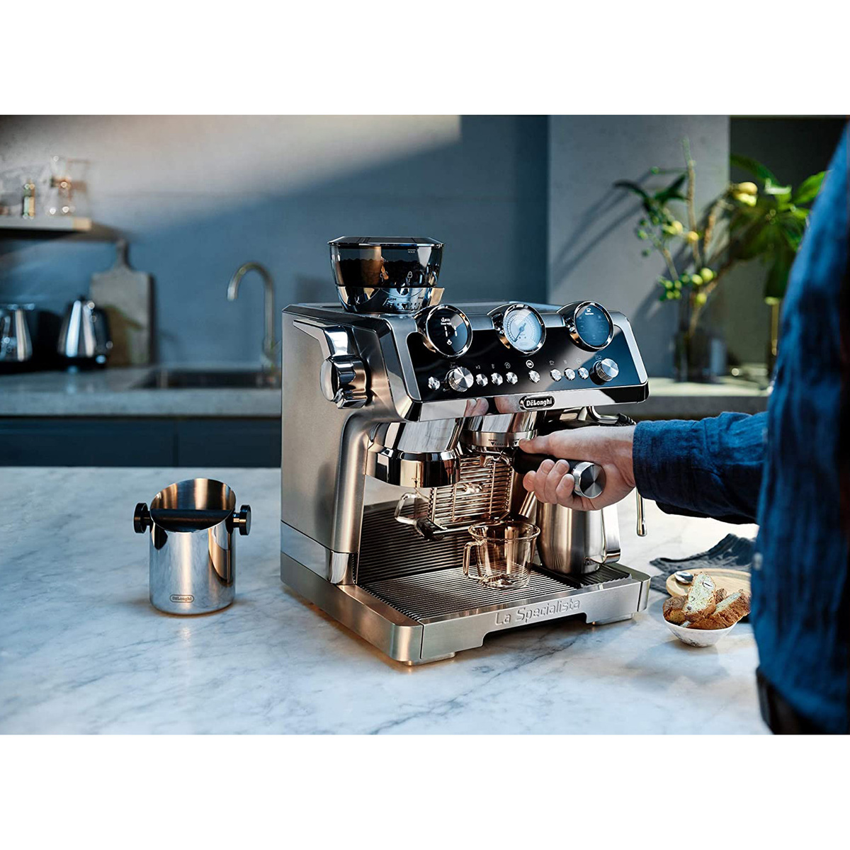 Delonghi La Specialista Maestro Pump Espresso Coffee Machine EC9665.M