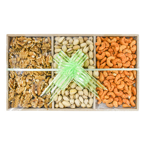 اشتري قم بشراء Nuts Assorted Gift Pack Online at Best Price من الموقع - من لولو هايبر ماركت Roastery Nuts في الكويت